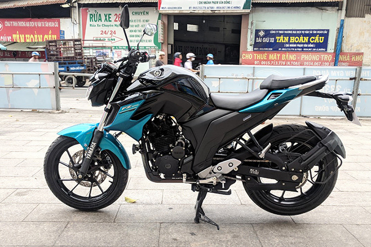 Mẫu xe môtô Yamaha FZ25 là sản phẩm của Yamaha tại Ấn Độ nhằm cạnh tranh ở phân khúc naked-bike dưới 300cc. Mới đây một đại lý tư nhân tại TP HCM vừa nhập về lô xe Yamaha FZ25 2019 mới đầu tiên về Việt Nam để bán ra cho thị trường trong nước.