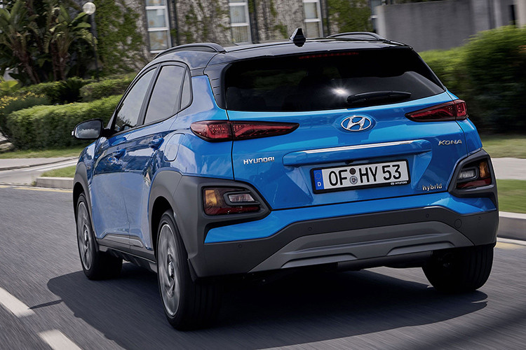 Về công nghệ, hệ thống AVN kể trên của Hyundai Kona Hybrid 2019 có tính năng Eco-Driving Assist System (ECO-DAS) giúp cải thiện khả năng tiết kiệm nhiên liệu cho xe. Hệ thống Coasting Guide tích hợp sẽ phân tích thông tin về đường sá do hệ thống AVN thu thập được rồi thông báo cho người lái khi nào nên giảm tốc...