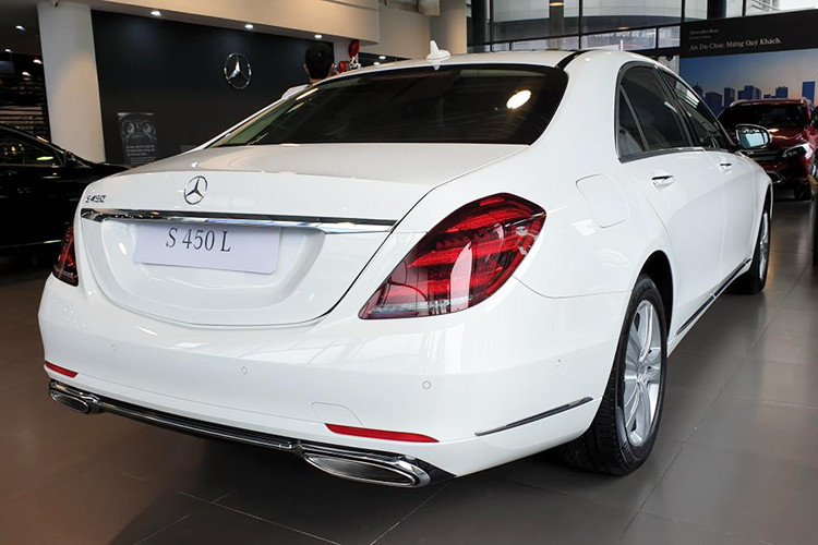 Được biết, phiên bản Mercedes-Benz S 450 này khi ra mắt sẽ thay thế cho dòng S400 trong khi phiên bản S450 L Luxury của diễn viên Quốc Trường vừa tậu cao cấp hơn sẽ thế chỗ cho biến thể S500 L hiện hành.