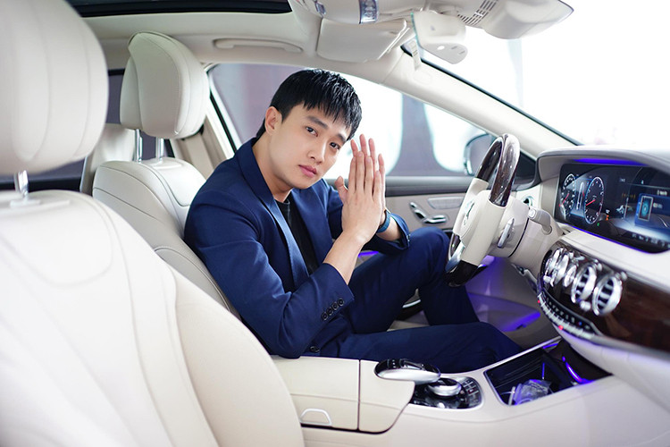 Mercedes-Benz S450 L sở hữu khối động cơ V6 3.0L sản sinh công suất tối đa 367 mã lực, mô-men xoắn cực đại 500 Nm tại 1.800 - 5.000 v/p. Hộp số là loại 9 cấp 9G-Tronic, hệ dẫn động cầu sau cùng 4 chế độ lái; Eco, Sport, Comfort, Individual... Xe có khả năng tăng tốc từ 0 - 100km/h mất 5,4 giây, tốc độ tối đa 250 km/h.