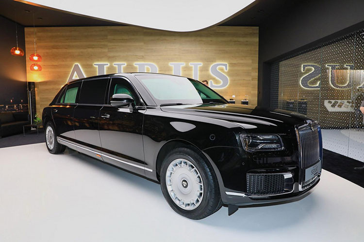 Đáng tiếc là thương hiệu Aurus chỉ dự định sản xuất đúng 150 chiếc Senat và Senat Limousine trong 2 năm đầu tiên. Hiện toàn bộ những chiếc sedan hạng sang Senat dự định xuất xưởng trong năm 2019 và 2020 đều đã có người đặt mua. Giá xe sang Aurus Senat limousine và Senat sedan chưa được công bố chính thức.