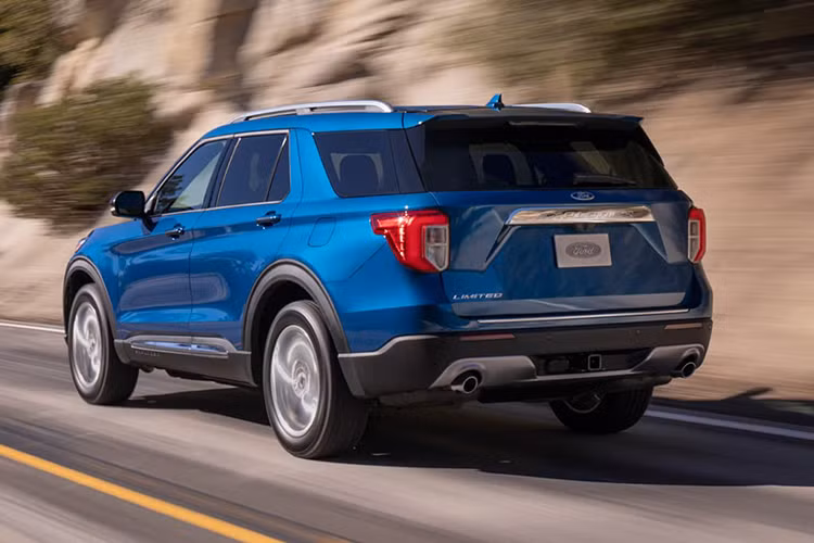 Ford Explorer 2020 sở hữu thiết kế tiến hóa rõ rệt từ trong ra ngoài mặc dù vẫn rất quen thuộc. Dự kiến Explorer thế hệ mới về Việt Nam sẽ sở hữu những công nghệ mới hơn, nhưng vẫn sử dụng động cơ EcoBoost 2.3L nhưng tạo ra công suất lớn hơn lên đến 300 mã lực và 420Nm mô-men xoắn cực đại (phiên bản cũ chỉ có công suất 273 mã lực và mô-men xoắn 420 Nm).