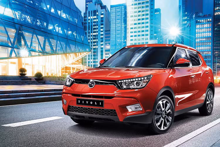 Mới đây, một nhà phân phối hoàn toàn mới của Ssangyong là Auto K đã chính thức gửi giấy mời báo chí tới dự lễ ra mắt và công bố giá xe Tivoli 2016 vào ngày 26/8 tới đây. Mặc dù không tiết lộ giá bán nhưng đại diện nhà phân phối này cho biết giá xe cực kỳ cạnh tranh đặc biệt là mức giá sẽ gây "bất ngờ".