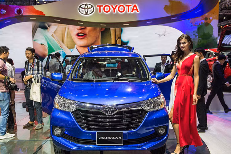 Kể từ lần ra mắt đầu tiên vào năm 2004, Toyota Avanza đã trở thành mẫu xe bán chạy nhất tại Indonesia và là xương sống của phân khúc MPV. Trong chưa đầy 10 năm, tháng 3/2013, doanh số Avanza đã đạt đến con số 1 triệu chiếc, lập nên kỷ lục mẫu xe bán nhanh nhất trên thị trường. Xe sở hữu thiết kế bề ngoài mạnh mẽ nhưng không kém phần tinh tế.