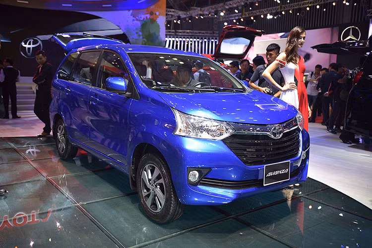 Mẫu xe Toyota Avanza mới tại Việt Nam sử dụng hộp số tự động 4 cấp cùng động cơ 1.5L 4 xi-lanh Dual VVT-i, công suất 103 mã lực tại vòng tua máy 6.000 vòng/phút, mô-men xoắn cực đại 136 Nm tại 4200 vòng/phút. Hiện mức giá cho Toyota Avanza và Wigo vẫn chưa được hãng xe Nhật Bản cập nhật tại thị trường ôtô Việt Nam.