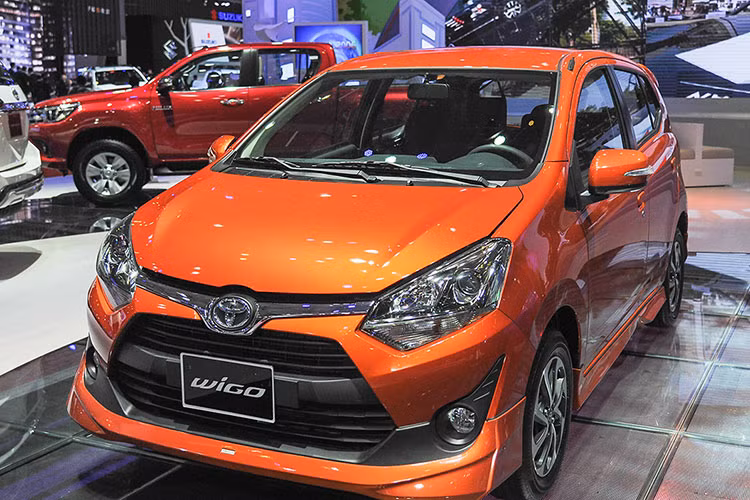 Phiên bản xe Wigo trưng bày tại Triển lãm ôtô VMS năm nay sở hữu động cơ 1KR-FE, 3 xi-lanh, 12 van phun xăng điện tử, dung tích 1.0L, cho công suất 65 mã lực tại vòng tua máy 6.000 vòng/phút và mô-men xoắn cực đại 89 Nm tại 4400 vòng/phút. Ngoài ra, Wigo được trang bị hệ thống chống bó cứng phanh ABS, túi khí trước người lái và hành khách và đai an toàn 3 điểm cho tất cả các ghế.