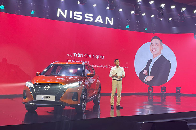 Nissan Việt Nam đã vừa chính thức ra mắt mẫu xe Nissan Kicks e-POWER hoàn toàn mới. Xe được nhập khẩu nguyên chiếc từ Thái Lan bao gồm 02 phiên bản: Nissan Kicks e-POWER E và Nissan Kicks e-POWER V cùng 06 lựa chọn màu sắc (Trắng ngọc trai, Đen, Đỏ, Xanh, Xám &amp; Cam).