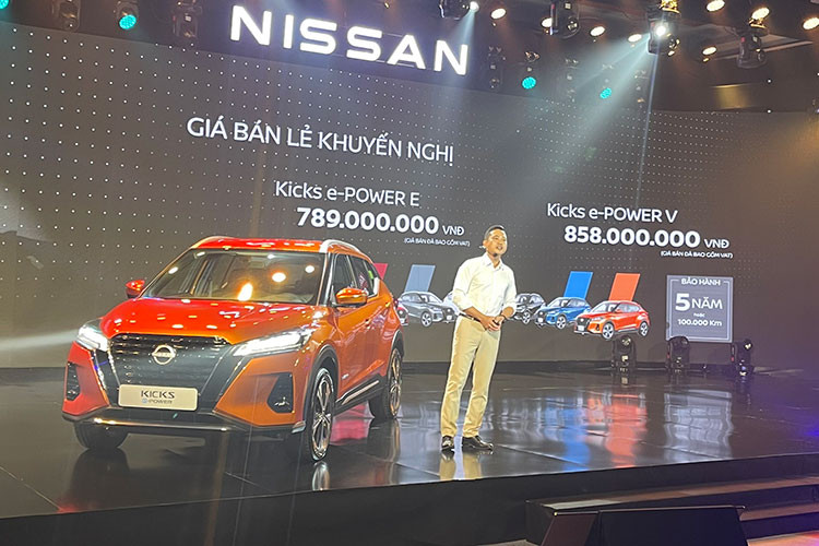 Các trang bị khác gồm; Hệ thống chống bó cứng phanh, Hệ thống hỗ trợ lực phanh khẩn cấp, Hệ thống phân bổ lực phanh điện tử, Hệ thống cân bằng điện tử, Hệ thống kiểm soát lực kéo, 6 túi khí, kính chống ồn cao cấp. Mức giá xe Nissan Kicks e-Power 2022 tại Việt Nam cho 2 phiên bản E và V tương ứng là 789 triệu và 858 triệu đồng.