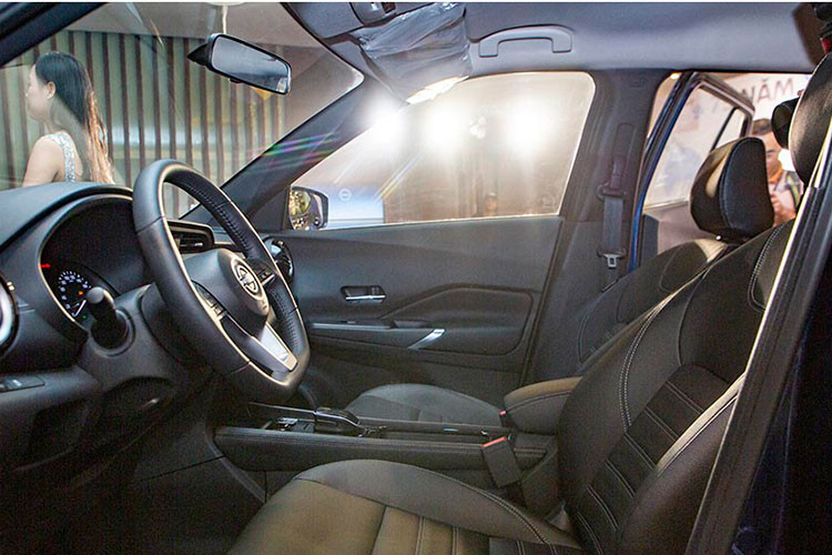 Điểm đặc biệt trên Nissan Kicks chính là công nghệ e-POWER được Nissan phát triển dựa xe thuần điện từ Nissan LEAF, bao gồm một mô tơ điện công suất cao, pin Lithium-ion, bộ biến tần, động cơ xăng và máy phát điện.