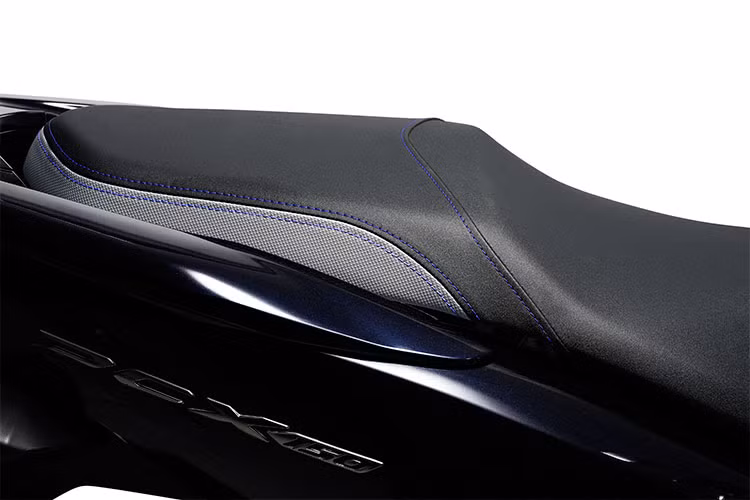 Khung xe chuyển từ dạng Underbone sang dạng khung treo võng đôi, giúp tăng độ vững chắc cho hệ thống khung sườn và năng điều khiển, đồng thời khai thác triệt để được công suất động cơ. Thiết kế phía sau vẫn duy trì sự thanh mảnh và tinh tế, tuy nhiên cụm đèn sau được thiết kế hai tầng có kích thước lớn hơn, tạo hình chữ X cách điệu.