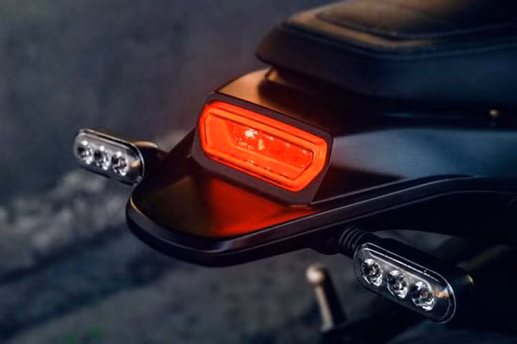 Leoncino 250 có kích thước lần lượt là 2.080x830x1.100 mm, khoảng cách giữa 2 trục bánh xe 1.400 mm, trọng lượng khô 153 kg. Khoảng sáng gầm 180 mm, chiều cao yên 810 mm. Dung tích bình xăng 12 lít. Thiết kế yên xe khá nhỏ, nhưng vẫn đủ dùng cho hai người sử dụng.