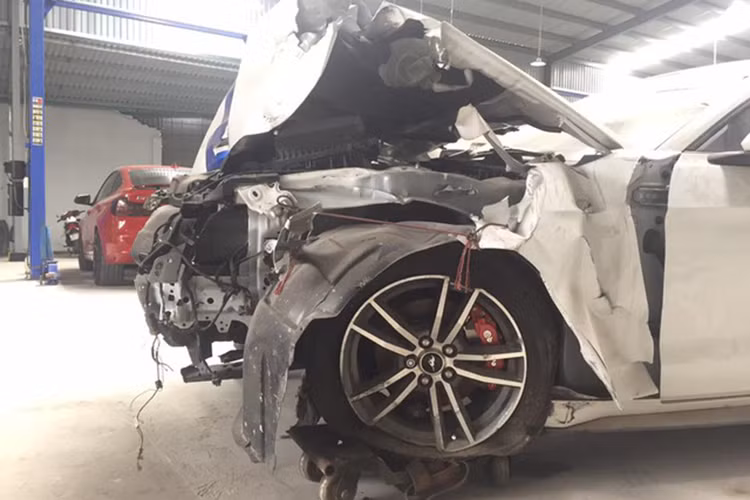 Mẫu xe ôtô Ford Mustang là dòng xe thể thao cơ bắp của hãng Ford, Mỹ. Nó được sản xuất lần đầu tiên năm 1964, đến nay dòng xe này đã trải qua hơn 50 năm hình thành và phát triển. Cái tên Ford Mustang được đặt theo tên một loại máy bay chiến đấu thời Thế chiến thứ II: P-51 Mustang.