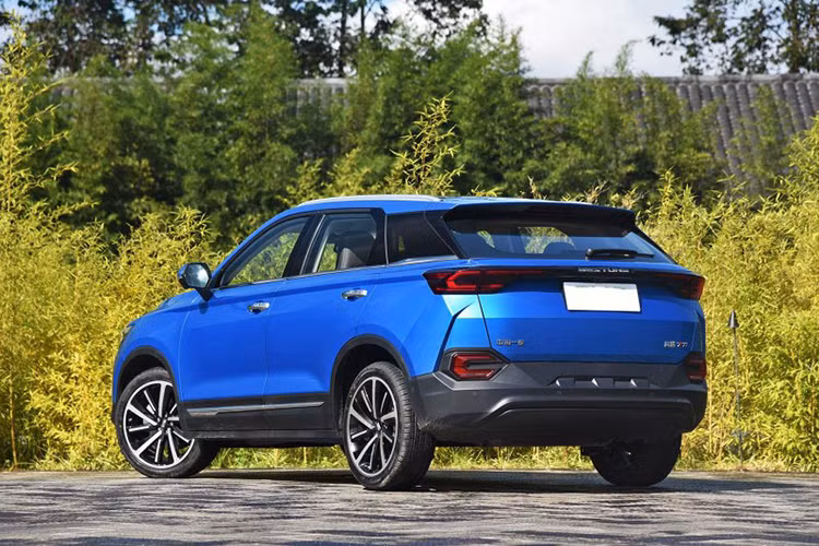 Lạ lùng thay, động cơ này được gọi là “E-Motion” nhưng nó lại không hề chạy điện hay thậm chí là ở dạng hybrid. Có lẽ xu hướng đưa chữ “e” vào tên gọi đang được áp dụng một cách tràn lan đến độ vô lý.