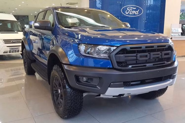 Ford Ranger Raptor “kenh” 50 trieu dong tai dai ly vi thieu hang