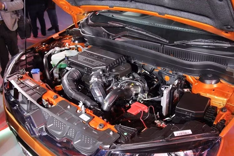 Bên dưới nắp capô của Suzuki Vitara Brezza là khối động cơ DDiS 4 xy-lanh, dung tích 1,3 lít, sản sinh công suất tối đa 90 mã lực và mô-men xoắn cực đại 200 Nm. Sức mạnh được truyền tới cầu trước thông qua hộp số sàn 5 cấp. Lượng nhiên liệu thấp nhất phân khúc với 4,1 lít/100 km.