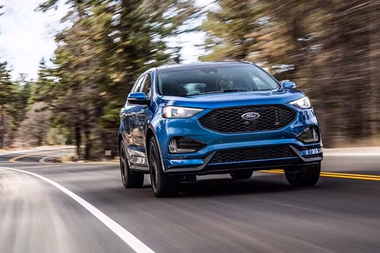 Theo truyền thông Trung Quốc, xe giá rẻ Ford Territory bản tiêu chuẩn sẽ sử dụng động cơ xăng và bán ra vào 2019. Tương lai, động cơ xăng này sẽ có sự hỗ trợ của hệ thống mild hybrid 48 V. Trong khi đó, bản cao cấp của Ford Territory dự kiến sẽ dùng hệ thống động cơ plug-in hybrid.