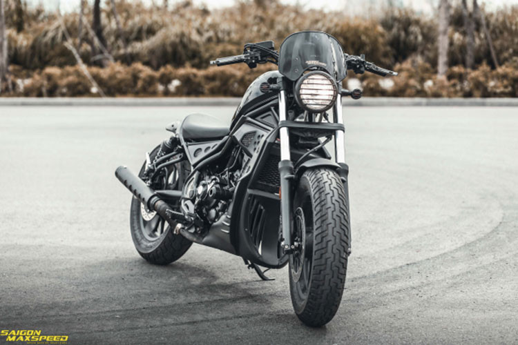 Honda Rebel 300 2018 hiện đang được phân phối chính hãng tại Việt Nam thông qua các đại lý do Honda với giá bán lẻ đề xuất là 125 triệu đồng. Mẫu xe này được độ lại mang đậm phong cách trẻ trung và cá tính nhưng vẫn không mất đi chất của Rebel. Hiện mức giá độ xe không được chủ nhân tiết lộ.