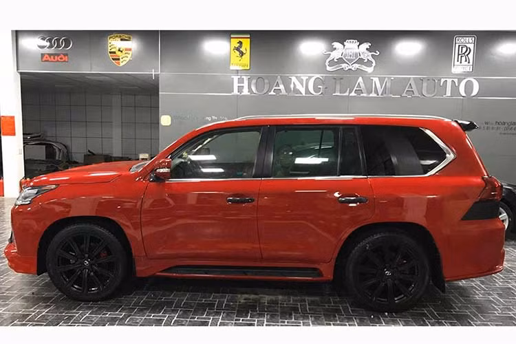 Lexus LX 570 2008 và đời mới hiện nay đều sử dụng chung động cơ V8 dung tích 5.7L (mã 3UR-FE) cho công suất 360 – 380 mã lực. Việc “lên đời” cho Lexus LX 570 được xem là khá táo bạo, nó bao gồm rất nhiều công đoạn và nhiều vấn đề phát sinh khi thực hiện việc nâng cấp, cũng như đòi hỏi chi phí không hề rẻ.