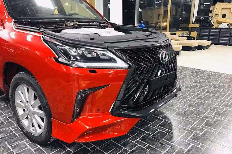 Lexus LX 570 đời 2008 và LX 570 thế hệ mới hiện nay (bao gồm phiên bản Super Sport) thực chất không phải là hai thế hệ mới hoàn toàn, chúng đều thuộc dòng LX thế hệ thứ 3 (URJ200) và cách biệt nhau bằng một phiên bản nâng cấp facelift, chính vì thế việc nâng cấp hoàn toàn có thể thực hiện được. 