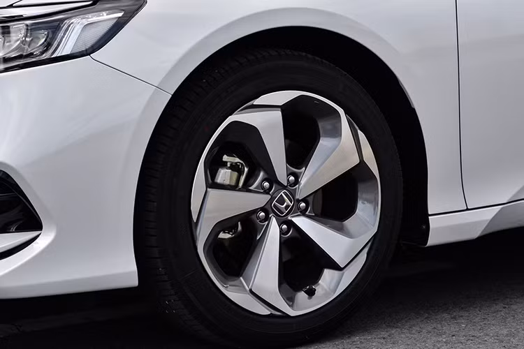 Gia xe Honda Accord cham day voi muc giam ky luc 220 trieu dong-Hinh-5