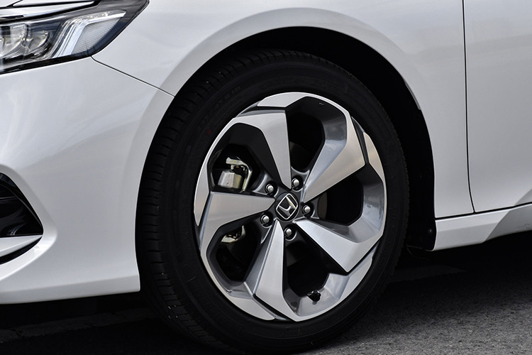 Gia xe Honda Accord cham day voi muc giam ky luc 220 trieu dong-Hinh-5