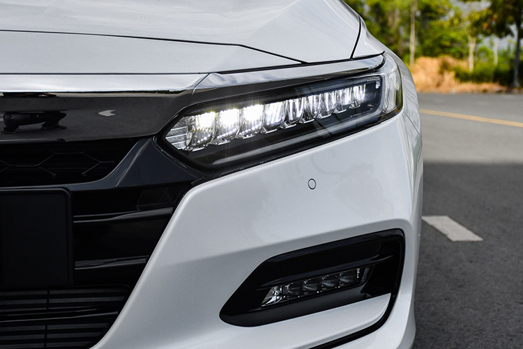 Gia xe Honda Accord cham day voi muc giam ky luc 220 trieu dong-Hinh-3