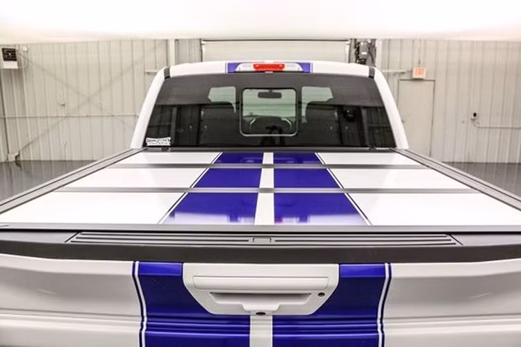 Ngoài ra, bộ siêu nạp nâng cấp trên mẫu xe bán tải này cũng đã hoạt động rất hiệu quả, nó cũng giúp động cơ xe tiết kiệm nhiên liệu hơn. Đó là lý do tại sao LM650 lại được trang bị bình nhiên liệu 136,2 lít.