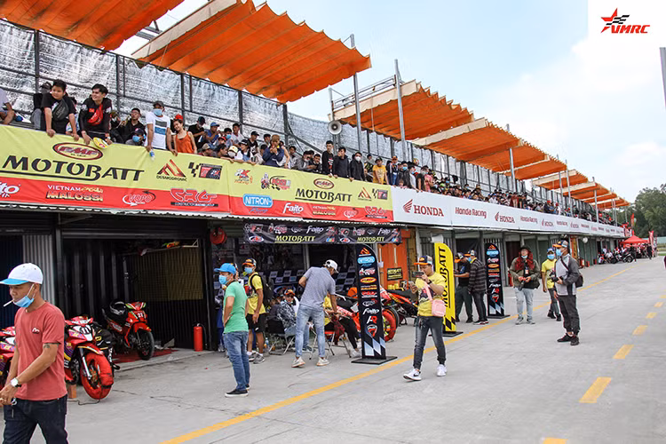 Honda Việt Nam (HVN) tin tưởng rằng đua xe thể thao đã và đang mang đến cho người dân Việt Nam một bộ môn giải trí hấp dẫn, một môn thể thao tốc độ lành mạnh và chuyên nghiệp. Tiếp đà hoạt động tài trợ tổ chức, HVN tiếp tục tài trợ tổ chức Giải đua môtô Việt Nam 2020 (VMRC). VMRC hướng tới là sân chơi tiêu chuẩn hàng đầu cho các tay đua Việt, thổi bùng ngọn lửa đam mê tốc độ trong trái tim các tín đồ yêu thích bộ môn đua xe thể thao cũng như phát hiện các nhân tố tài năng cho nền đua xe thể thao Việt Nam.