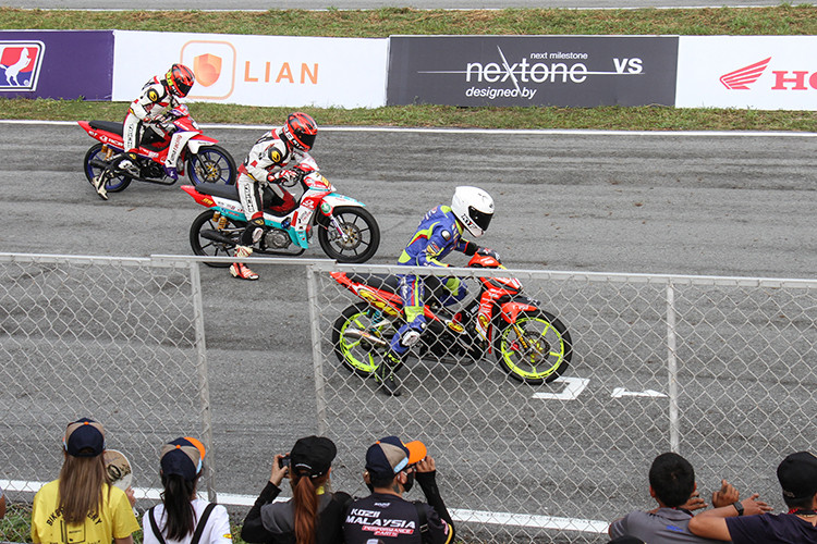 Hạng mục UB 130, ngay khi vừa xuất phát các tay đua đã chạy cố gắng hết mình, Minh Sang mặc dù xuất phát sau nhưng đã lao lên chiếm lấy vị trí đầu. Ở những vòng đua cuối cùng cuộc cạnh tranh vô cùng khốc liệt thứ hạng cuộc đua có khá nhiều thay đổi khi Duy Thông bất ngờ tạm giữ ngôi đầu.