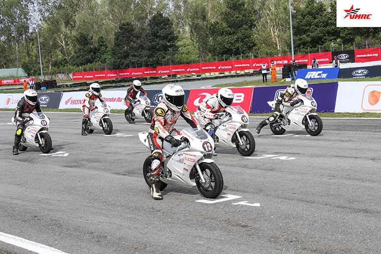 Trong hạng mục dành cho dòng xe NSF 100 đầu tiên, 4 tay đua bám sát nhau, cạnh tranh gay gắt cuộc chiến trở lên vô cùng khốc liệt , lợi thế lúc đầu thuộc về Minh Tú và Wiliam Vinh. Tuy nhiên, với sự bền bỉ kiên trì của mình Nguyễn Tôn Anh Phú xuất vươn lên vị trí dẫn đầu, mặc dù trước đó tay đua này gặp phải sự cố va chạm ngay từ ở những vòng đua đầu.