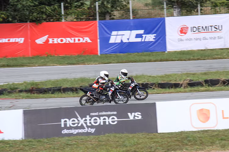 Tuy nhiên, bằng khả năng và lỗ lực Minh Phụng tiếp tục giữ vững vị trí ngôi đầu hạng Blade 110 với 16 điểm tổng điểm của 3 chặng đua 48 điểm. Còn đứng ở vị trí thứ 2 là Chí Hiếu và ngay sau đó Hoàng Khang về đích ở vị trí thứ 3.