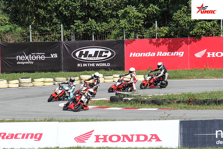 Sau sự sôi động của hạng mục Blade 110, đường đua trở nên phân khích hơn với sự xuất hiện của những chiếc Honda MSX125. Tận dụng pole, ngay từ khi xuất phát Đức Thanh đã lao lên chiếm lấy vị trí số 1 và tạo khoảng cách lớn với các tay đua khác.