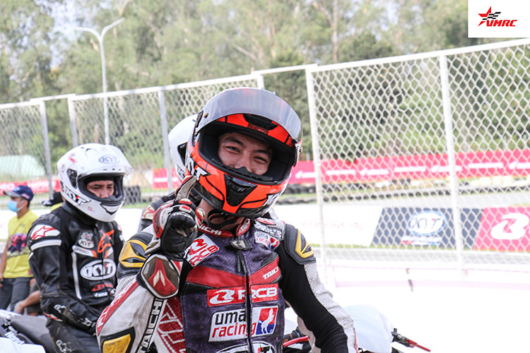 Tranh tài tại VMRC 2020 gồm có: 7 VĐV tranh tài hạng mục Vietnam Talent Cup, 12 VĐV tranh tài hạng mục Blade 110cc, 12 VĐV tranh tài hạng mục MSX125cc, 12 VĐV tranh tài hạng mục Winner 150cc, và tại nội dung của CLB là sự tranh tài của 11 VĐV đến từ 7 câu lạc bộ Wave độ Việt Nam. Các VĐV chính thức của mùa giải đều đã được cấp thẻ chứng nhận là hội viên của Liên đoàn Xe đạp Mô tô thể thao Việt Nam.