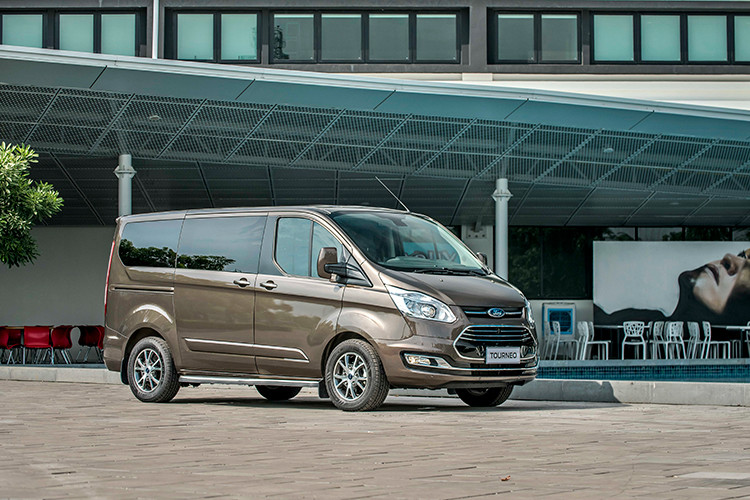 Mới đây, mẫu xe MPV cỡ trung Ford Tourneo 2019 mới đã chính thức được trưng bày tại các đại lý của Ford trên khắp cả nước. Các đại lý cũng đã bắt đầu nhận đặt cọc để giao xe cho khách vào tháng 10/2019 tới đây.