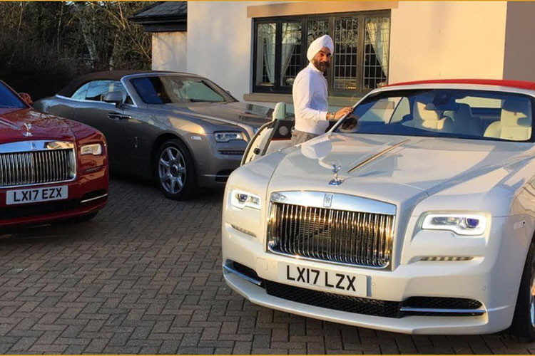 Ngoài ra, doanh nhân người Anh gốc Ấn Độ này còn đặt mua cả SUV siêu sang Rolls-Royce Cullinan &#x8;"hàng độc" mới nhất trên thị trường hiện nay.