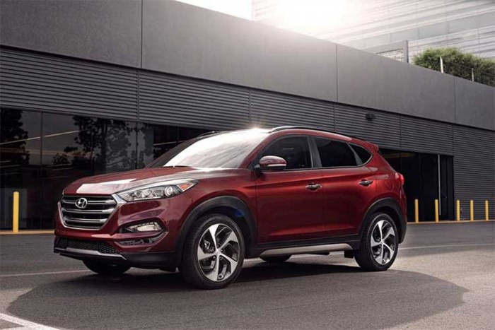 Dự kiến, Hyundai Tucson 2019 sẽ có một số thay đổi so với phiên bản 2018 như lưới tản nhiệt, cụm đèn pha và cả nội thất. Phiên bản mới của dòng crossover cỡ C này sẽ được bán ra thị trường Mỹ vào mùa hè năm nay. Từ nay đến lúc đó, hãng Hyundai sẽ vẫn tiếp tục bán Tucson 2018.