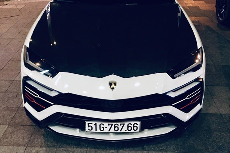 Ngoài thần gió Pagani Huayra, Minh Nhựa còn mang bộ 3 SUV đình đám của mình ra Đà Nẵng như chiếc siêu SUV Lamborghini Urus đã được nâng cấp một số chi tiết của bản độ Lamborghini Urus Venatus đến từ Mansory.