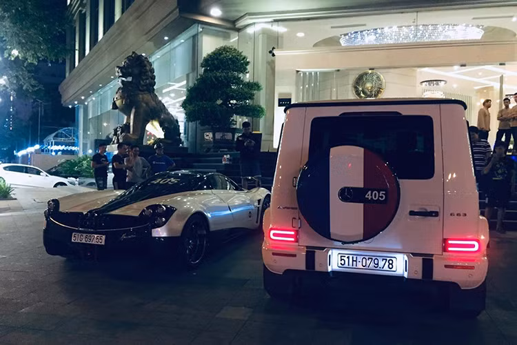 Động cơ kết hợp cùng hộp số tuần tự 7 cấp với ly hợp đơn, nhờ đó, "thần gió" Pagani Huayra của Minh Nhựa"chỉ mất khoảng 2,8 giây để có thể tăng tốc từ vị trí đứng yên lên 100 km/h trước khi đạt vận tốc tối đa 370 km/h. Pagani Huayra chỉ có 100 chiếc được sản xuất trên thế giới.