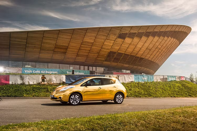 Quãng đường di chuyển của Nissan Leaf bị ảnh hưởng khá lớn bởi điều kiện khí hậu nơi xe vận hành, cách thức lái xe cũng như sử dụng điều hòa... Tuy nhiên Nissan khắc phục việc thất thoát năng lượng điện này nhờ hệ thống tái tạo năng lượng.