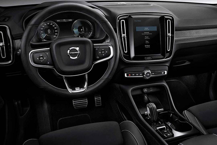 Trong trường hợp xảy ra tai nạn, những người bên trong xe sẽ được bảo vệ bởi cấu trúc an toàn mới do Volvo phát triển trong thời gian vừa qua.