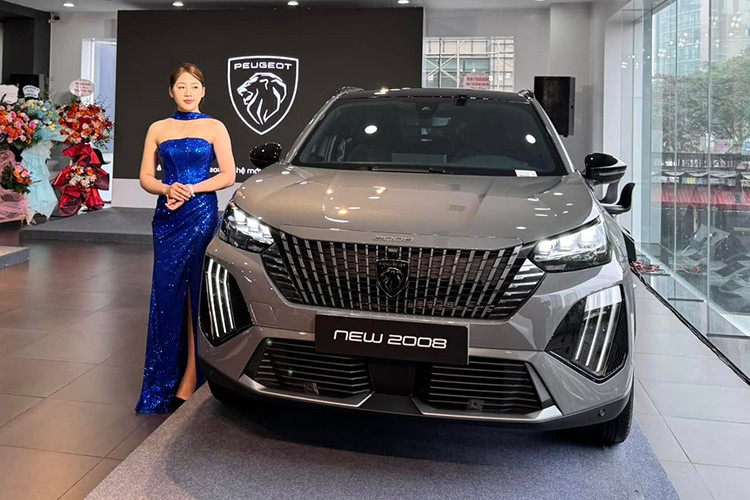 Trong khi đó, các đối thủ trong phân khúc đang bán ra tại thị trường Việt như Mitsubishi Xforce, Kia Seltos và Hyundai Creta có giá bán dễ tiếp cận hơn, dao động từ 599 triệu đồng. Toyota Yaris Cross cũng chỉ có giá khởi điểm từ 650 triệu đồng.