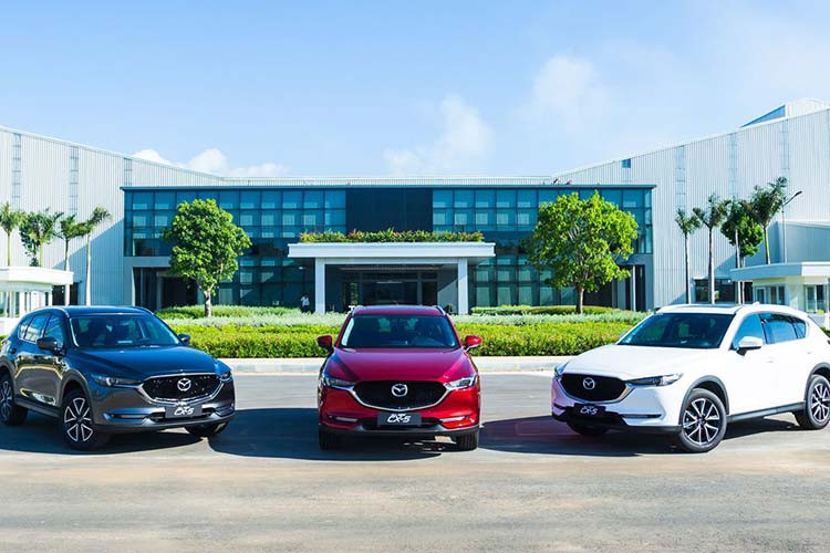 Mazda CX-5 mới bất ngờ trở thành mẫu xe đạt doanh số cao nhất hãng và có mặt trong bảng xếp hạng xe bán chạy nhất trong tháng 12/2019 với 1.360 xe xuất kho. Cộng dồn cả năm có 10.231 xe CX-5 được khách hàng lựa chọn. Trong phân khúc Crossover, Mazda CX-5 là mẫu xe mang đến cho người tiêu dùng nhiều sự lựa chọn về phiên bản và màu sắc nhất.