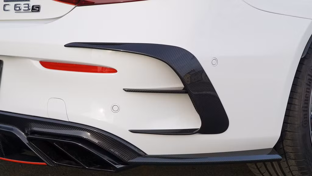 Bằng cách cải tiến hệ thống treo và thêm vào bộ lò xo mới, trọng tâm của xe được hạ thấp 30 mm so với bản tiêu chuẩn, giúp cải thiện khả năng bám đường, đồng thời gia tăng kích thước khoang cabin.