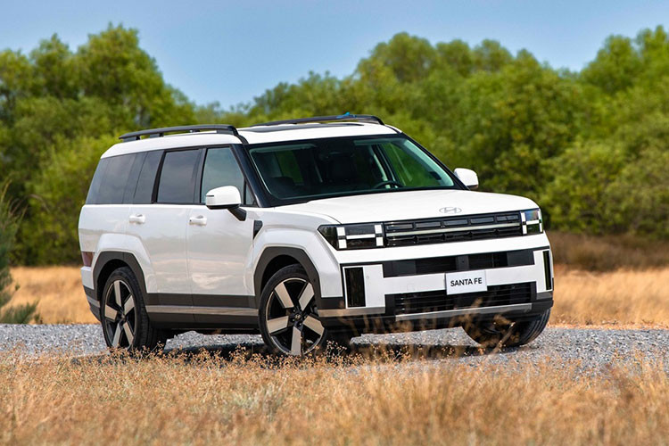 Hyundai Accent bat ngo 