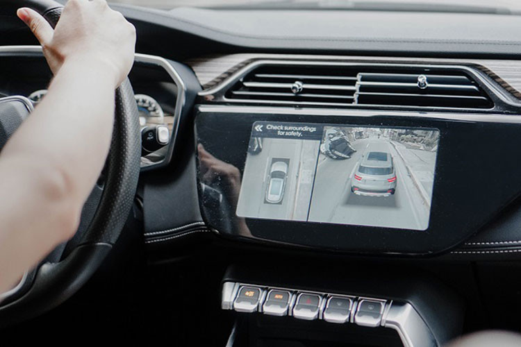 Bên trong Ford Territory 2022 là không gian nội thất 5 chỗ ngồi. Nếu giống Ford Equator Sport ở Trung Quốc thì mẫu xe này sẽ có khá nhiều trang bị như bảng đồng hồ kỹ thuật số với màn hình LCD 12,3 inch, màn hình thông tin giải trí 12,3 inch...