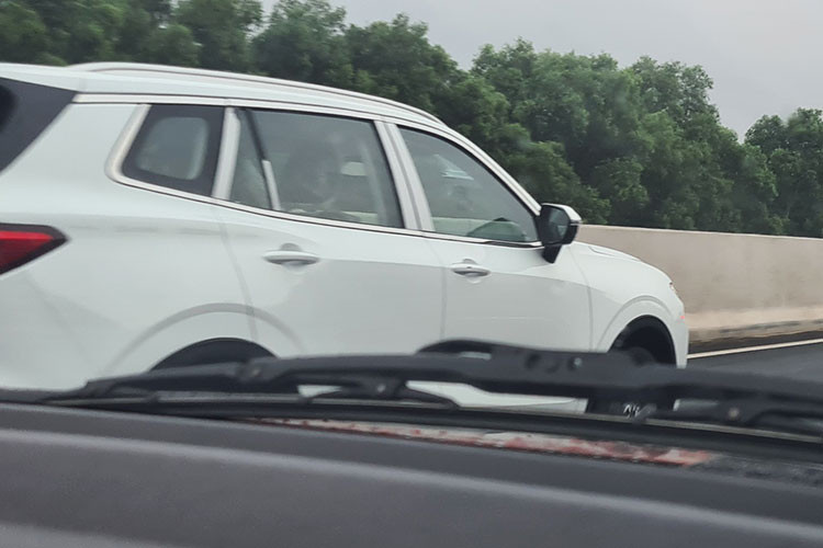 Theo tin đồn, Ford Territory lắp ráp tại Việt Nam thay vì nhập khẩu nguyên chiếc từ Trung Quốc. Hiện các đại lý của Ford tại Việt Nam đã nhận cọc dành cho Territory mới. Theo nhân viên tư vấn bán hàng tại đại lý, giá xe Ford Territory 2022 sẽ có mức khởi điểm từ 799 triệu đồng tại Việt Nam và giao xe trong quý III năm nay.