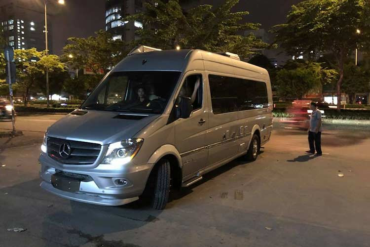 Những "ngôi nhà di động" như Mercedes-Benz Regenade Villagio, Isuzu Motorhome hay mới đây nhất là Mercedes-Benz AirStream Interstate Lounge 2018 thu hút sự quan tâm của giới chơi xe trên toàn thế giới. Chiếc xe trong bài viết này được xem là hàng hiếm, được nhập khẩu theo dạng tư nhân về TP HCM hồi đầu năm 2018.