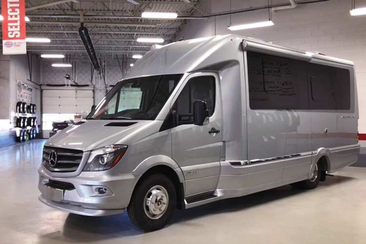 Tại thị trường nước ngoài mẫu xe Mercedes-Benz hàng khủng này có giá bán khởi điểm khoảng 152.000 đô la, nếu khách hàng có yêu cầu thêm, hãng AirStream vẫn đáp ứng và chi phí tất nhiên sẽ cao hơn. Được biết, sau khi hoàn tất thủ tục tại Việt Nam chủ nhân chiếc xe sẽ phải bỏ ra số tiền lên tới 15 tỷ đồng để chiếc xe có thể lăn bánh. Số tiền này có thể mua được một chiếc Mercedes-Maybach S650.