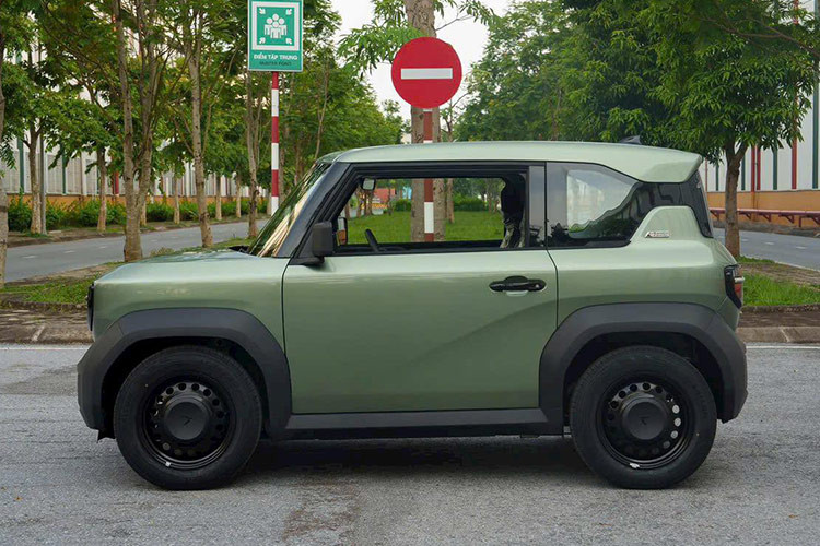 VinFast VF3 sử dụng động cơ điện đặt ở bánh sau cho công suất 43 mã lực và 110 Nm mô-men xoắn, có thể chạy tốc độ tối đa 100 km/h và mức tiêu hao nhiên liệu trung bình đạt 8,33 Wh/1km. Xe dùng pin LFP dung lượng 18,64 kWh cho quãng đường di chuyển tối đa 210 km/lần sạc theo tiêu chuẩn NEDC. Thời gian sạc nhanh từ 10-70% chỉ trong 36 phút.