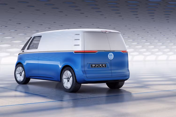 Được chế tạo bởi bộ phận Volkswagen Commercial Vehicles, Buzz Cargo có kích thước nhỏ hơn một mẫu Transit, xe được thiết kế nằm ở phân khúc bên dưới mẫu van Crafter của hãng. Trên thực tế, người ta có thể nhận định rằng nó giống như một nguyên vẫn xe van Volkswagen Type 2 được phục sinh với công nghệ chạy điện, không khí thải mới.